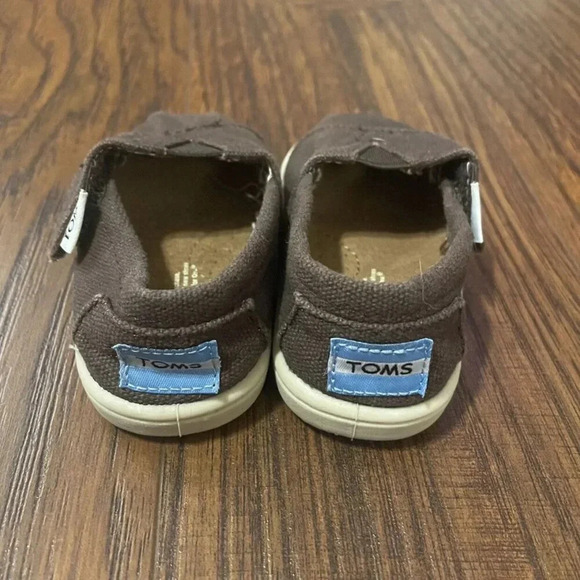 Classic Tom's Brown Slip On, Size 4T, Unisex - Picture 3 of 6